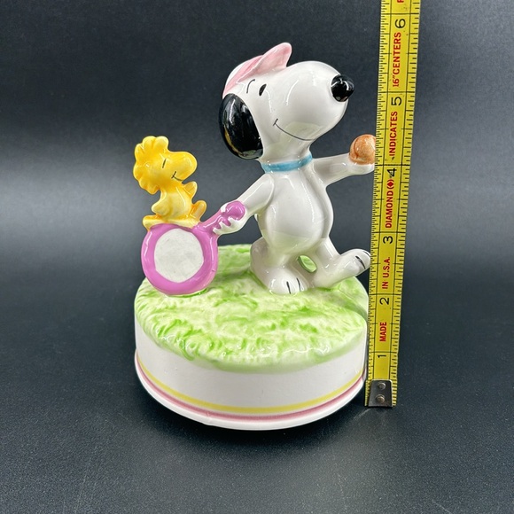 Vintage 1972 Aviva snoopy and Woodstock tennis themed music box - Picture 6 of 6